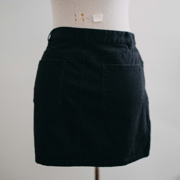 Forever 21 / Button Front Black Mini Skirt - Picture 3 of 3